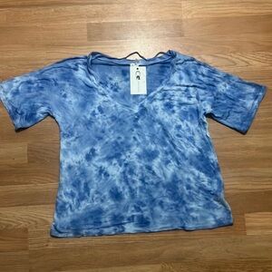 Cable & Gauge Blue Tie-Dye Top L Nwt